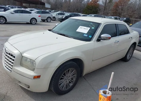 2010 Chrysler 300 Touring z USA, uszkodzony, nr VIN 2C3CA4CD4AH213499